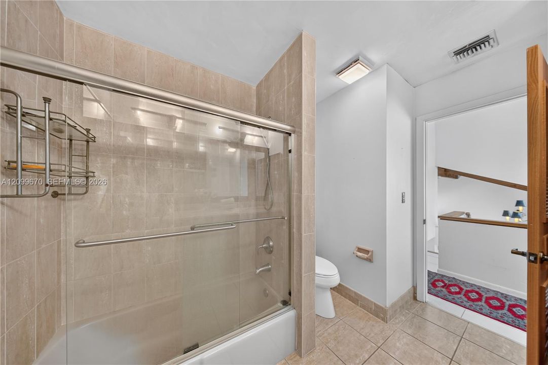 En Venta: $800,000 (4 camas, 2 baños, 2699 Pies cuadrados)