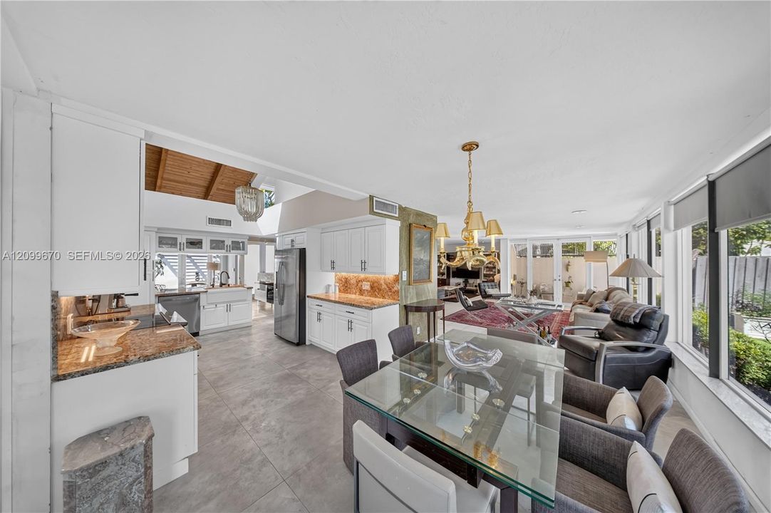 En Venta: $800,000 (4 camas, 2 baños, 2699 Pies cuadrados)