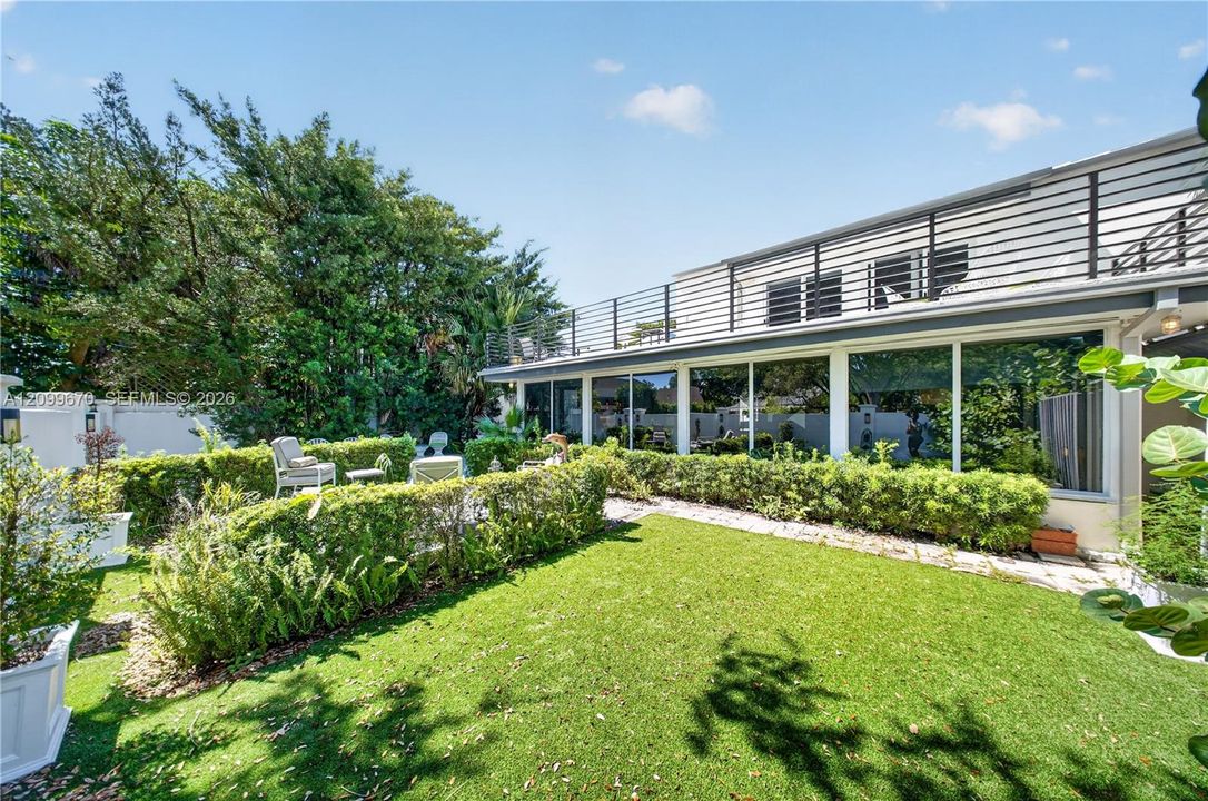 En Venta: $800,000 (4 camas, 2 baños, 2699 Pies cuadrados)