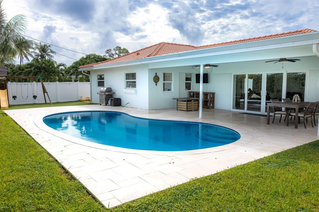 Pool & Covered Patio