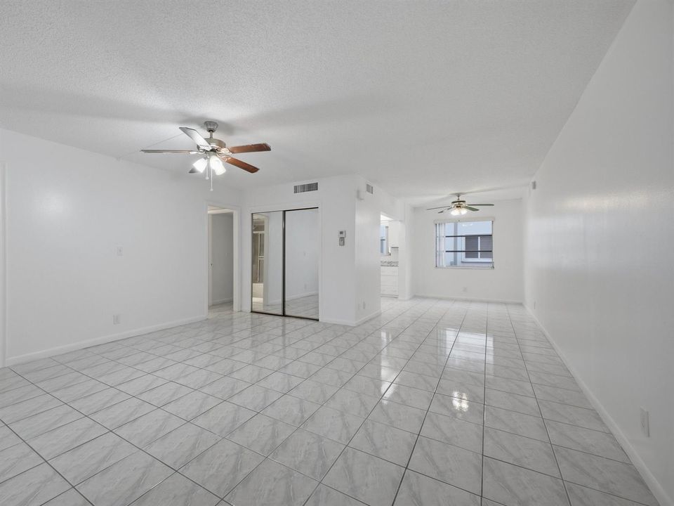 144 Stratford K - Living Dining