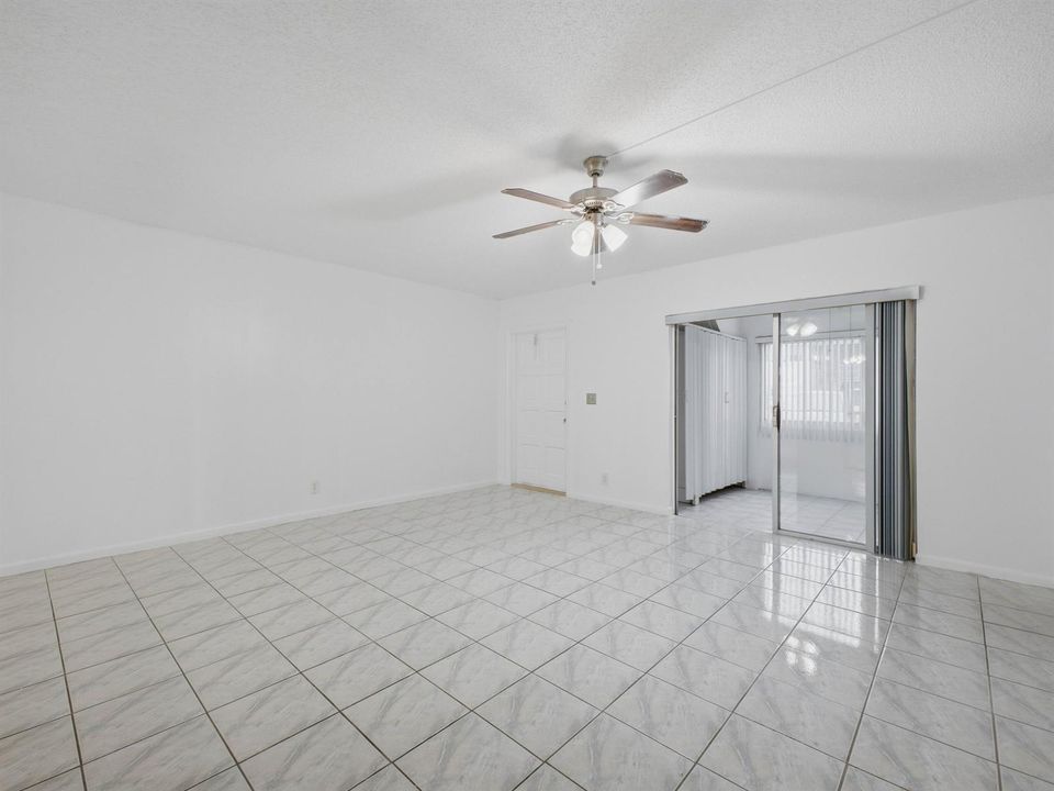 144 Stratford K - Living to Porch