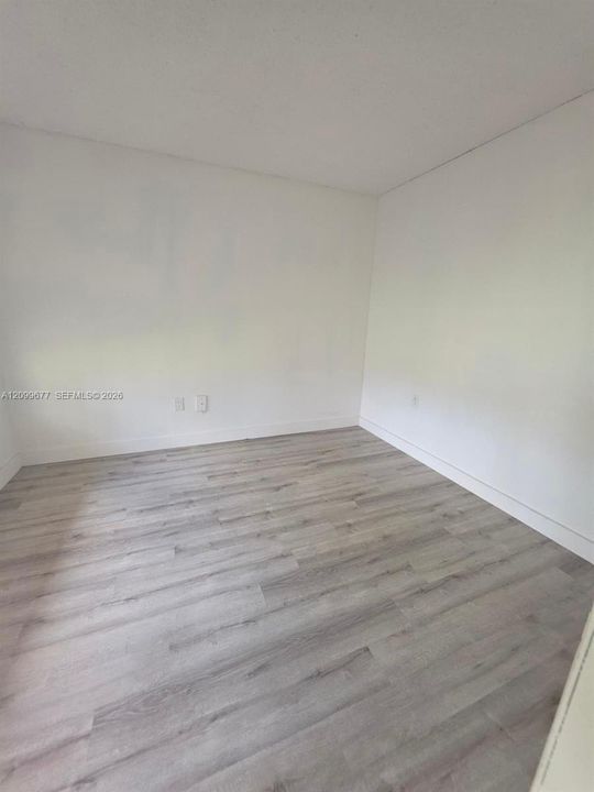 For Rent: $1,300 (1 beds, 1 baths, 440 Square Feet)