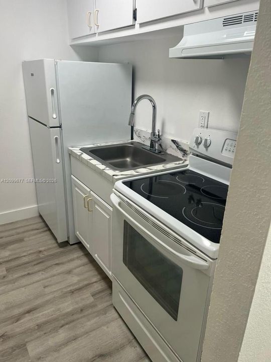 For Rent: $1,300 (1 beds, 1 baths, 440 Square Feet)