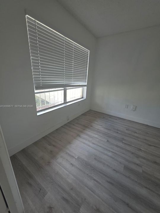 For Rent: $1,300 (1 beds, 1 baths, 440 Square Feet)