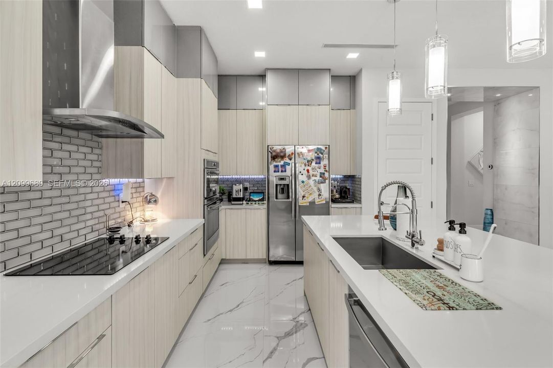 На продажу: $1,175,000 (3 спален, 2 ванн, 2196 Квадратных фут)