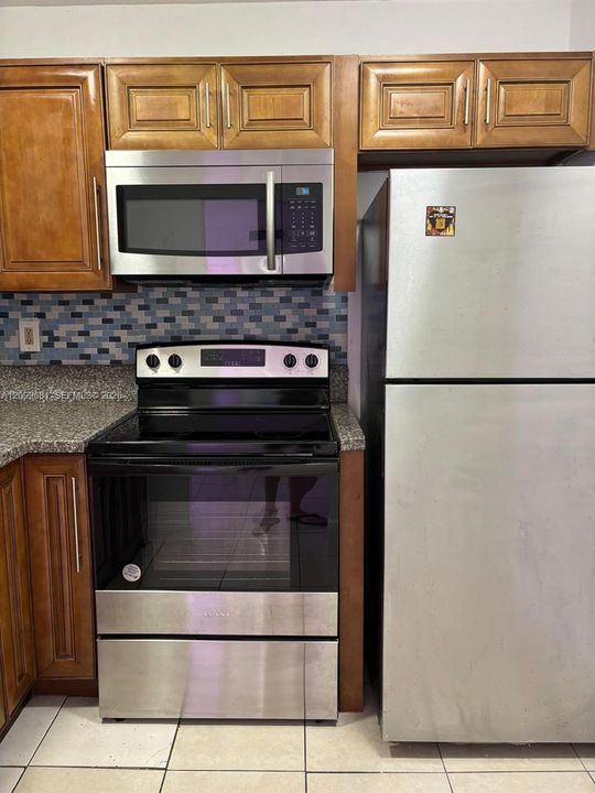 В аренду: $1,800 (2 спален, 2 ванн, 1036 Квадратных фут)