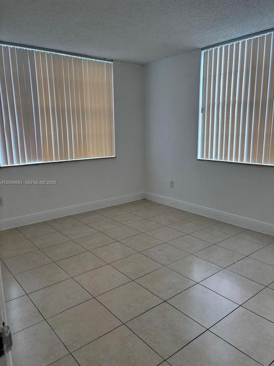 В аренду: $1,800 (2 спален, 2 ванн, 1036 Квадратных фут)