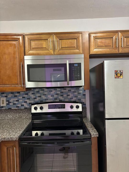 В аренду: $1,800 (2 спален, 2 ванн, 1036 Квадратных фут)
