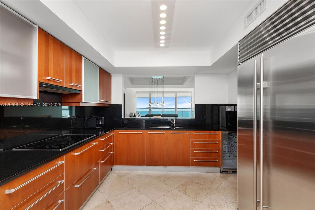 В аренду: $8,900 (2 спален, 3 ванн, 1730 Квадратных фут)