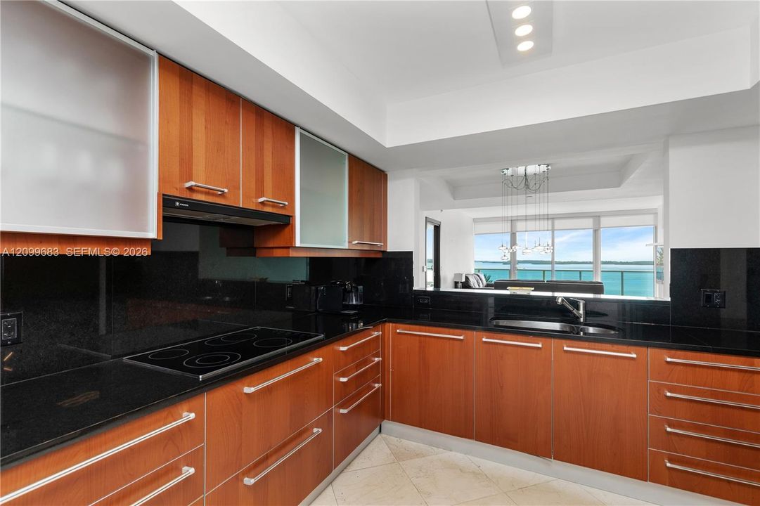 В аренду: $8,900 (2 спален, 3 ванн, 1730 Квадратных фут)
