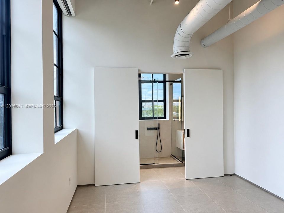 For Rent: $15,000 (3 beds, 2 baths, 2557 Square Feet)