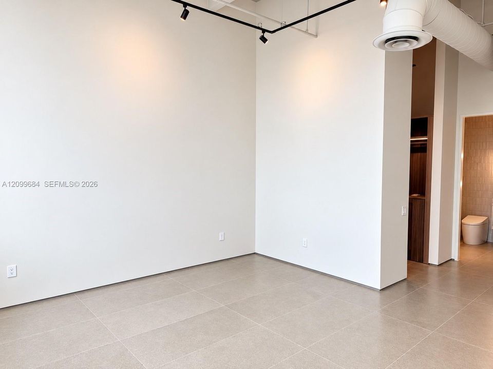 For Rent: $15,000 (3 beds, 2 baths, 2557 Square Feet)