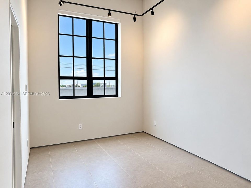 For Rent: $15,000 (3 beds, 2 baths, 2557 Square Feet)