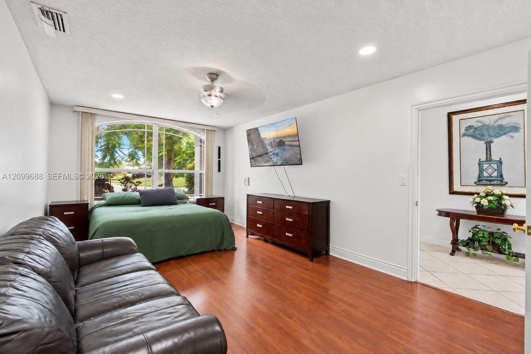 For Sale: $1,800,000 (4 beds, 3 baths, 3151 Square Feet)