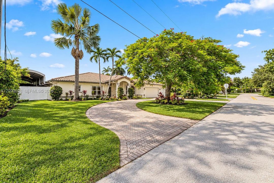 For Sale: $1,800,000 (4 beds, 3 baths, 3151 Square Feet)