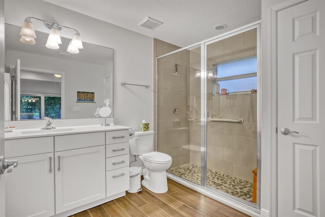 guest bath 1 15862 121st Terrace (71)