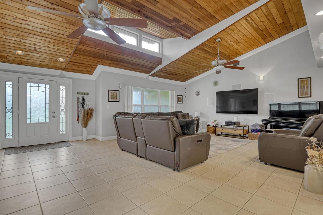 living to front 15862 121st Terrace (12)