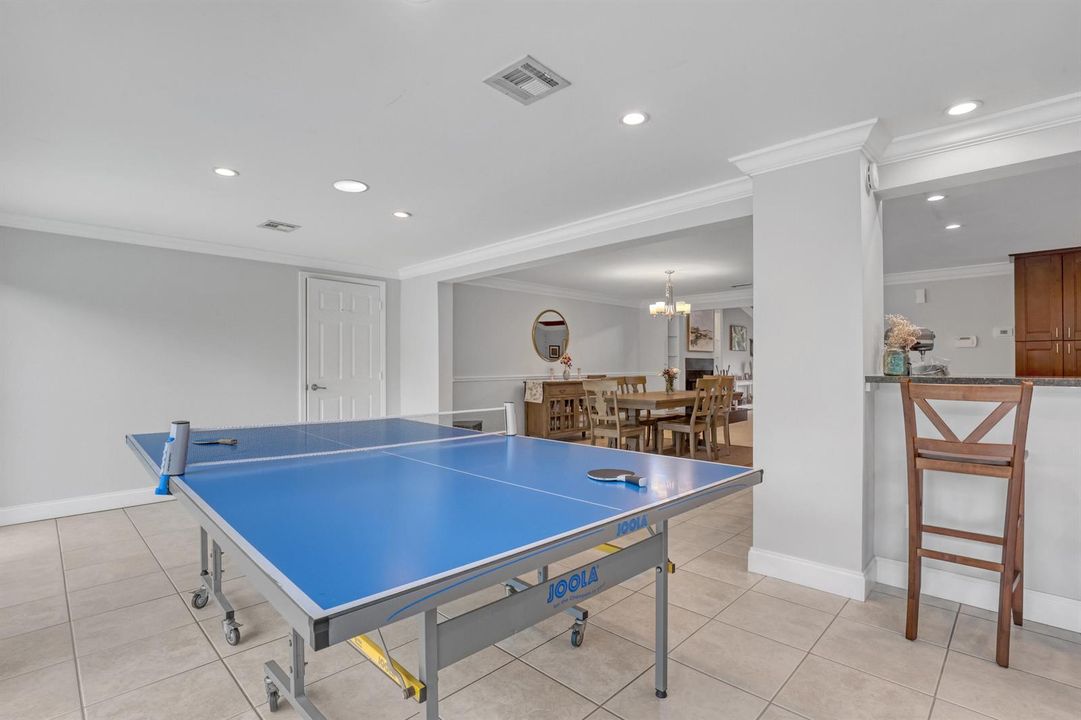 family to dining 15862 121st Terrace (21