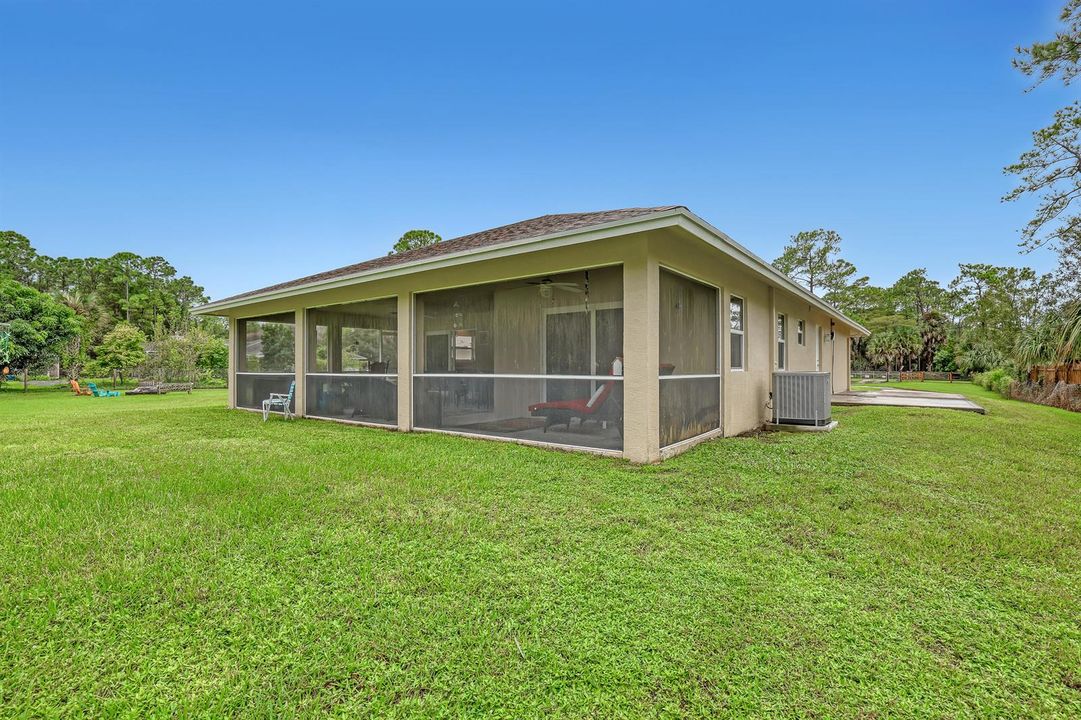 guest exterior to patio 15862 121st Terr