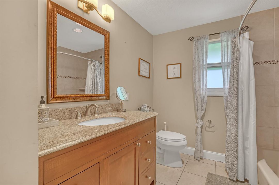 main bath 2 15862 121st Terrace (36)