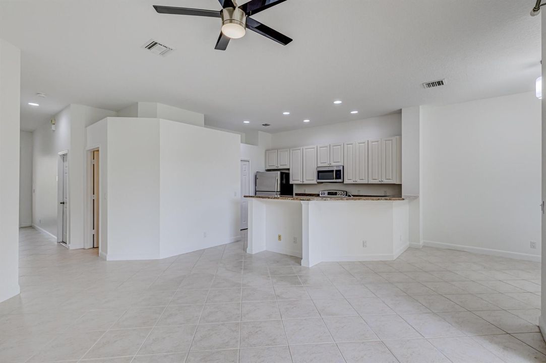 Living room - Kitchen