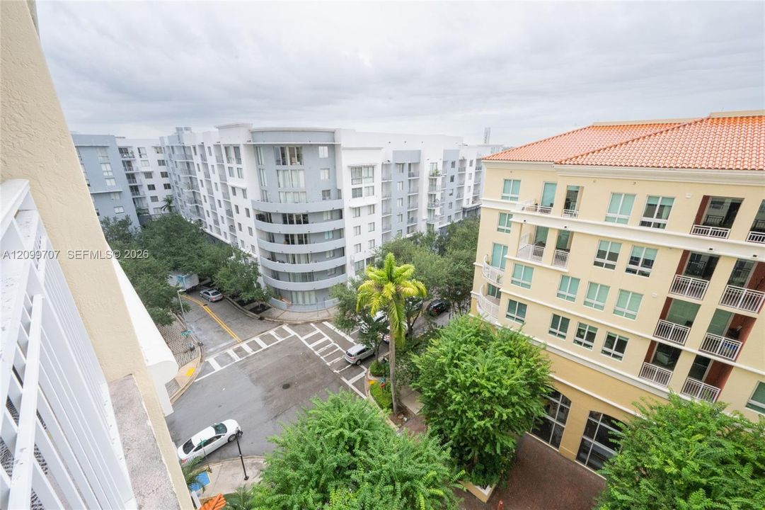 For Sale: $399,000 (1 beds, 1 baths, 1186 Square Feet)