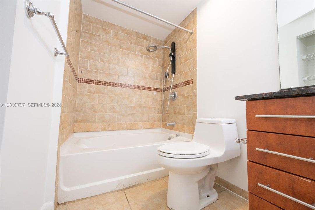 For Sale: $399,000 (1 beds, 1 baths, 1186 Square Feet)