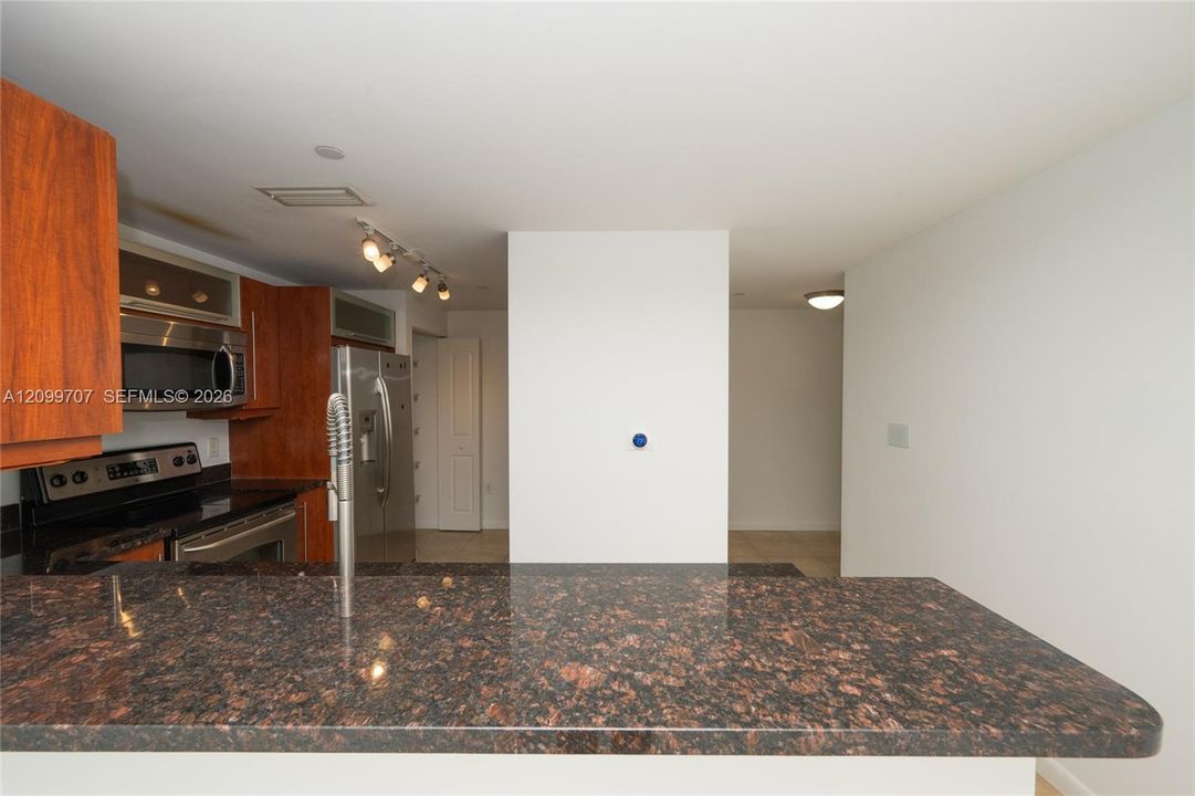 For Sale: $399,000 (1 beds, 1 baths, 1186 Square Feet)