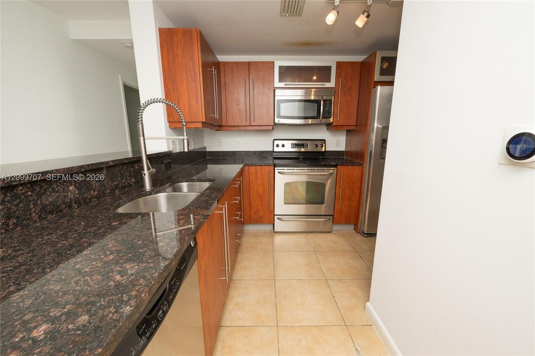 For Sale: $399,000 (1 beds, 1 baths, 1186 Square Feet)
