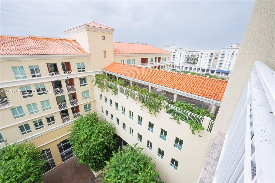 For Sale: $399,000 (1 beds, 1 baths, 1186 Square Feet)