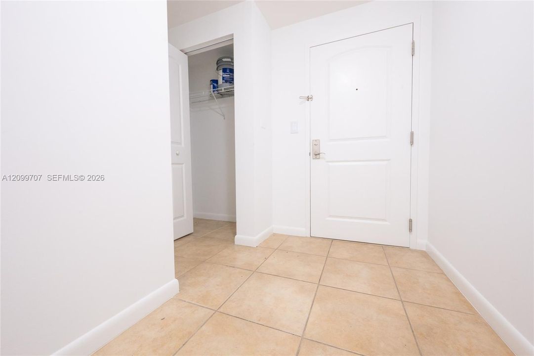 For Sale: $399,000 (1 beds, 1 baths, 1186 Square Feet)