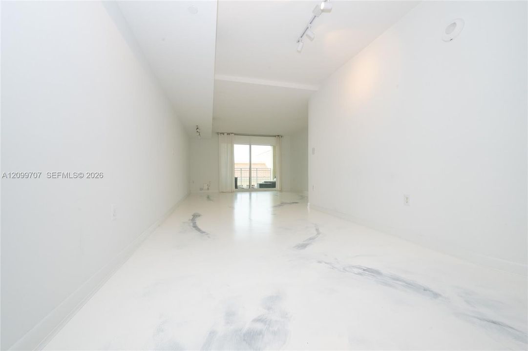 For Sale: $399,000 (1 beds, 1 baths, 1186 Square Feet)
