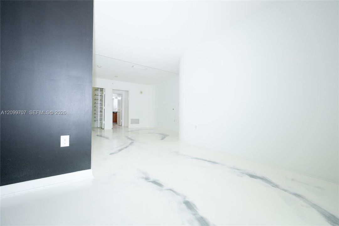 For Sale: $399,000 (1 beds, 1 baths, 1186 Square Feet)