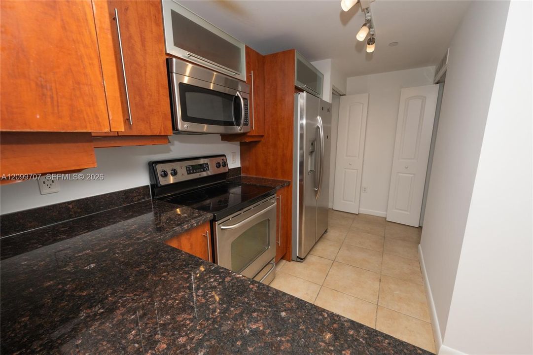 For Sale: $399,000 (1 beds, 1 baths, 1186 Square Feet)