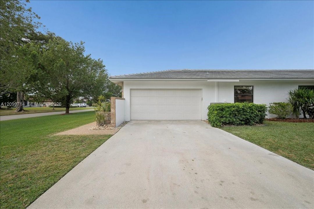 For Sale: $799,000 (5 beds, 2 baths, 2098 Square Feet)
