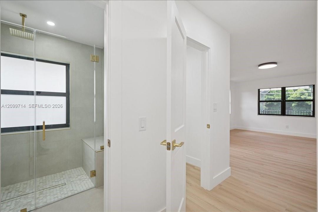 For Sale: $799,000 (5 beds, 2 baths, 2098 Square Feet)