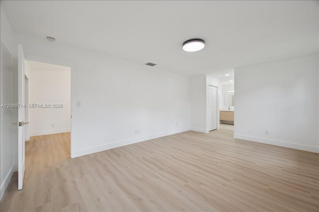 For Sale: $799,000 (5 beds, 2 baths, 2098 Square Feet)