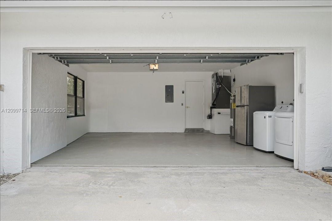 For Sale: $799,000 (5 beds, 2 baths, 2098 Square Feet)
