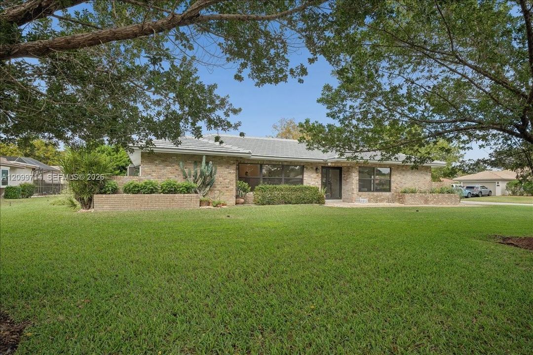 For Sale: $799,000 (5 beds, 2 baths, 2098 Square Feet)