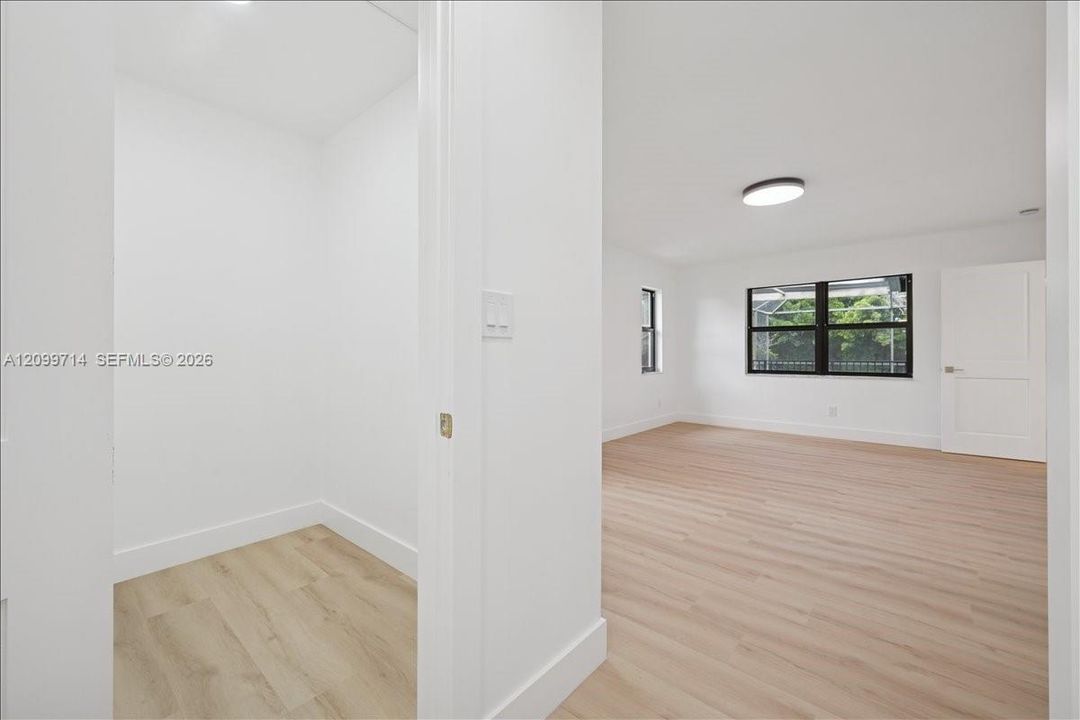 For Sale: $799,000 (5 beds, 2 baths, 2098 Square Feet)