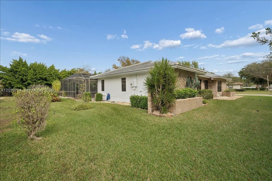 For Sale: $799,000 (5 beds, 2 baths, 2098 Square Feet)