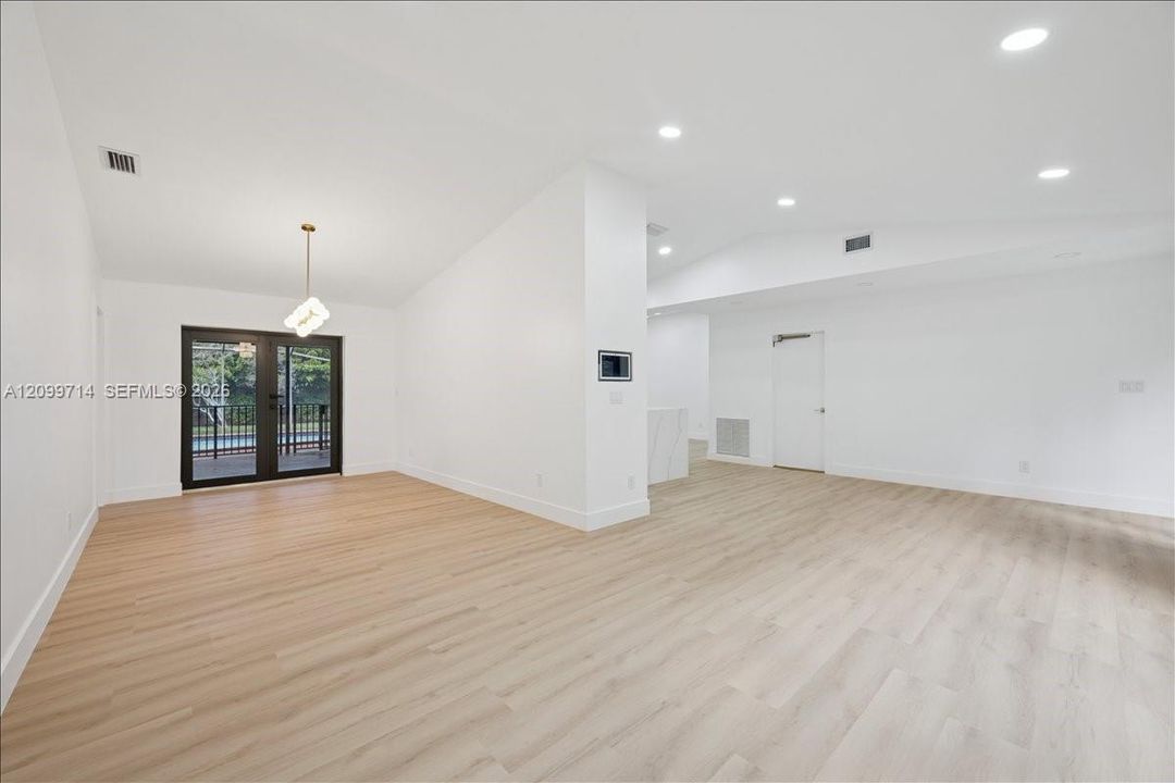 For Sale: $799,000 (5 beds, 2 baths, 2098 Square Feet)