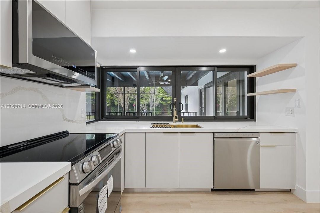 For Sale: $799,000 (5 beds, 2 baths, 2098 Square Feet)