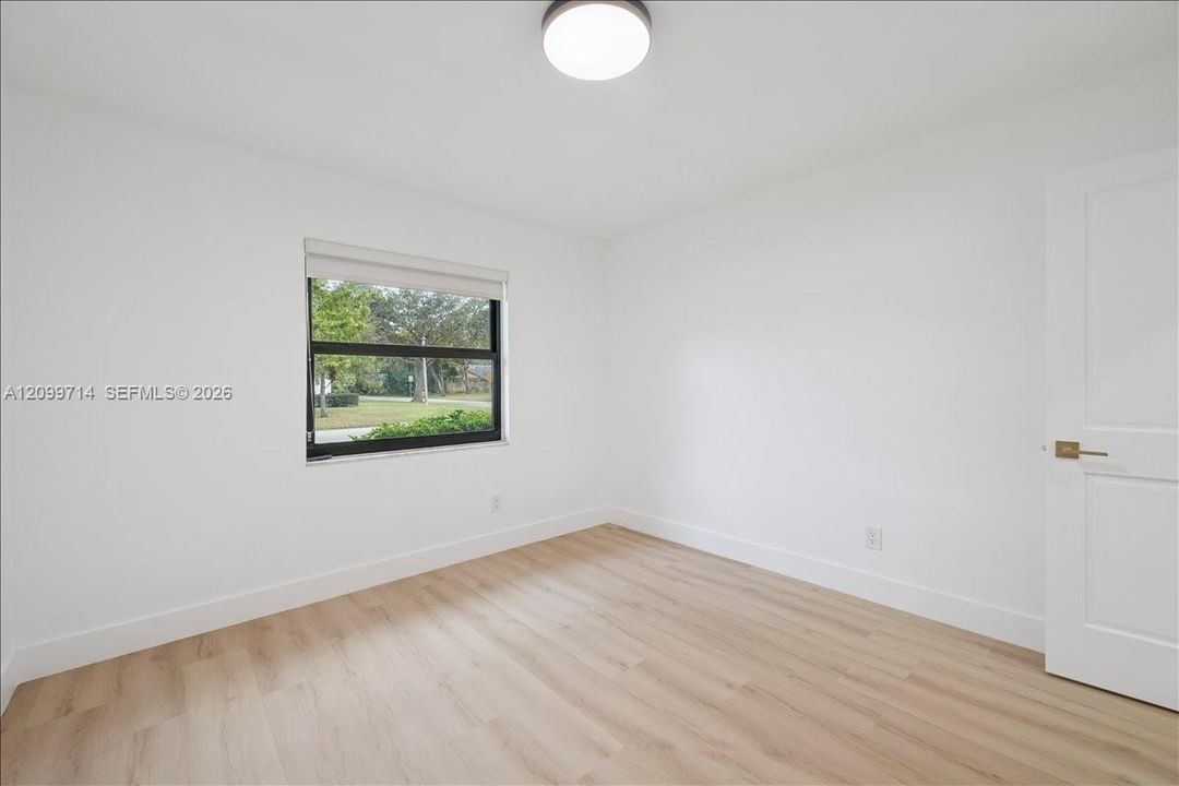 For Sale: $799,000 (5 beds, 2 baths, 2098 Square Feet)