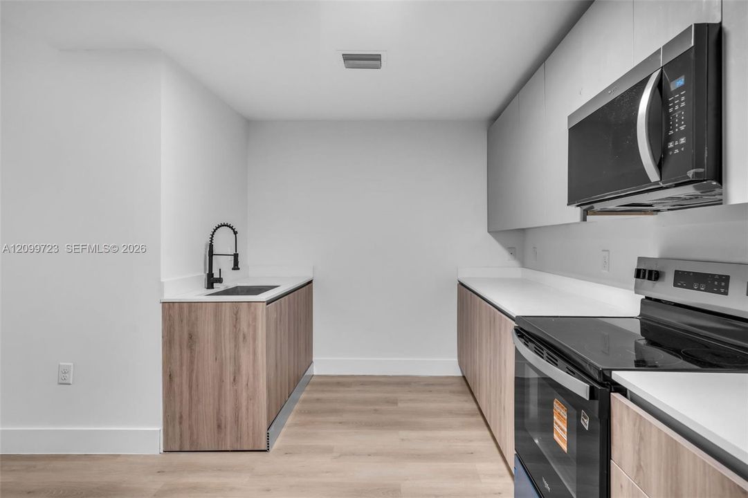 В аренду: $2,300 (2 спален, 1 ванн, 0 Квадратных фут)