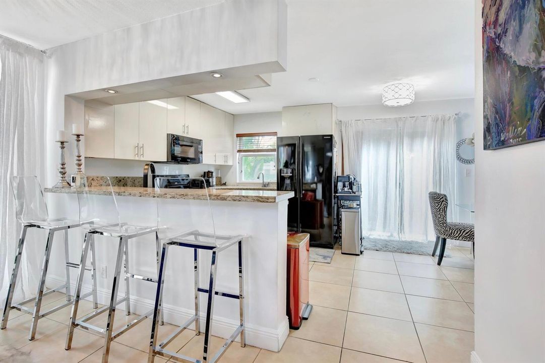 Kitchen & Bar