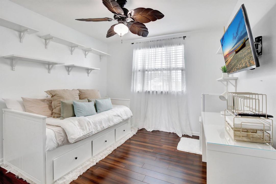 White Guest Bed 1