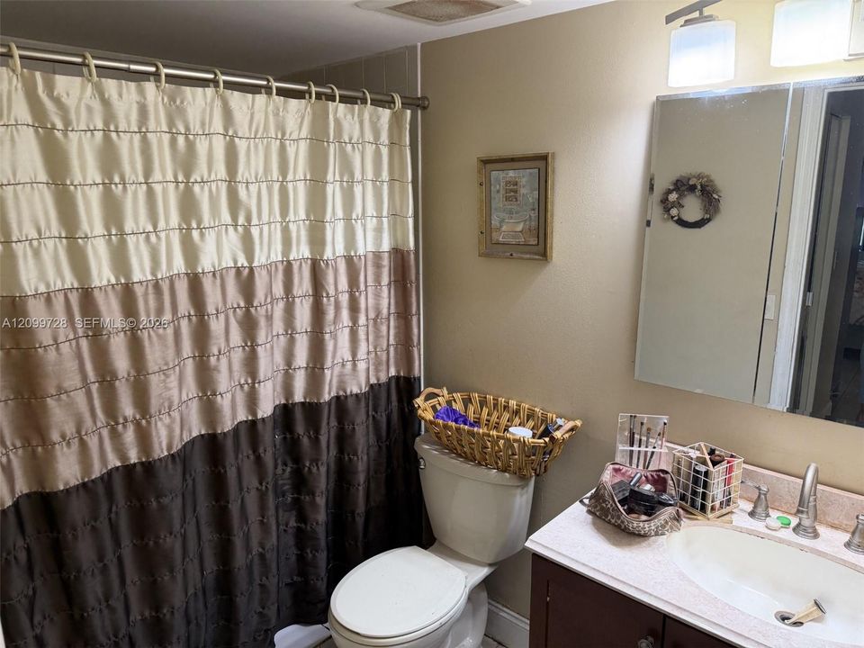 For Rent: $2,100 (2 beds, 2 baths, 1070 Square Feet)