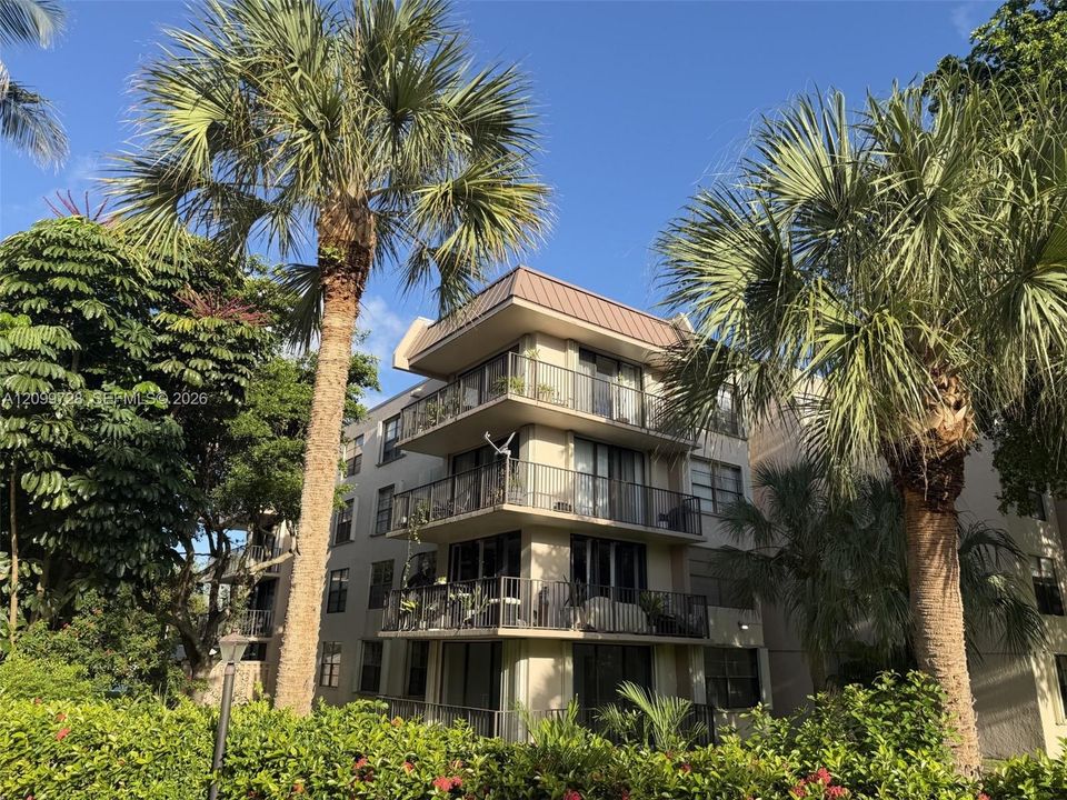 For Rent: $2,100 (2 beds, 2 baths, 1070 Square Feet)
